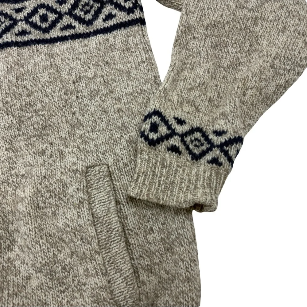 LL Bean Vtg Script Logo Lambs Wool Print Sweater Vintage USA XL Vintage